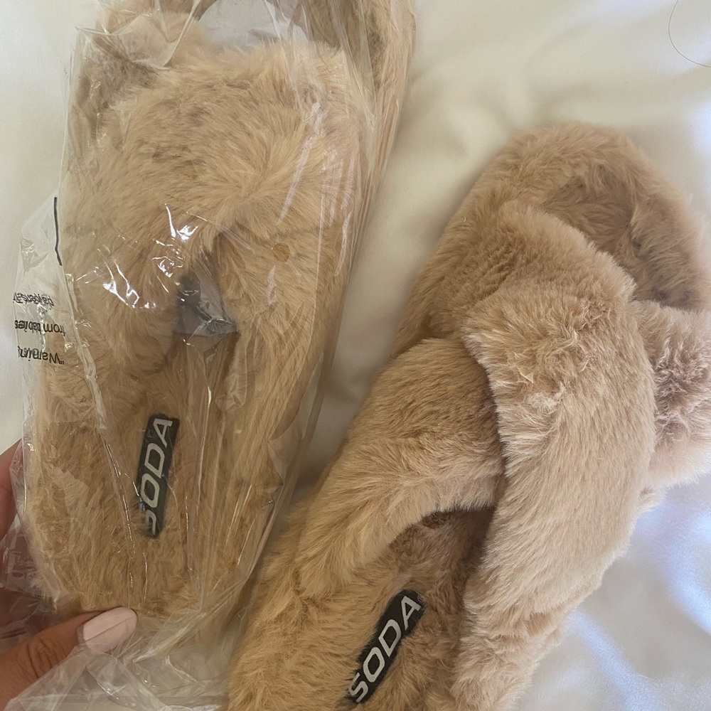 NEW UNWORN adorable furry slippers